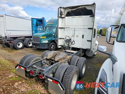 Czwarte zdjęcie samochodu z boku: 2012 INTERNATIONAL PROSTAR SEMI TRUCK VIN:3HSDJSJR2CN672765 - miniatura