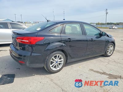 Trzecie zdjęcie samochodu z tyłu: 2018 FORD FOCUS SE VIN:1FADP3F27JL236948 - miniatura