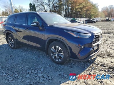 Czwarte zdjęcie samochodu z boku: 2022 TOYOTA HIGHLANDER XLE VIN:5TDHZRBH1NS582825 - miniatura