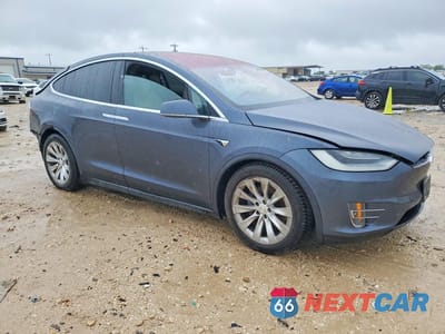Czwarte zdjęcie samochodu z boku: 2020 TESLA MODEL X VIN:5YJXCBE23LF228690 - miniatura