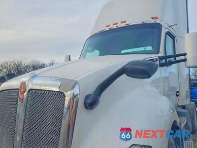 Zdjęcie 9 z 10 samochodu: 2016 KENWORTH T680 SEMI TRUCK VIN:1XKYA48X2GJ124840 - miniatura