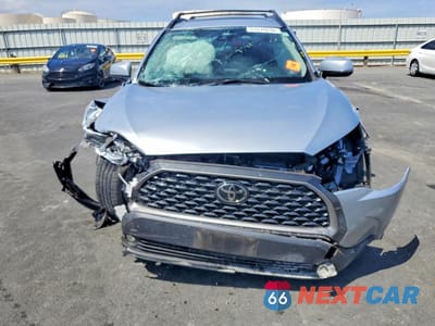 Piąte zdjęcie samochodu w środku: 2022 TOYOTA COROLLA CROSS XLE VIN:7MUDAAAG9NV003327 - miniatura