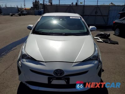Piąte zdjęcie samochodu w środku: 2017 TOYOTA PRIUS TWO VIN:JTDKBRFU6H3574923 - miniatura