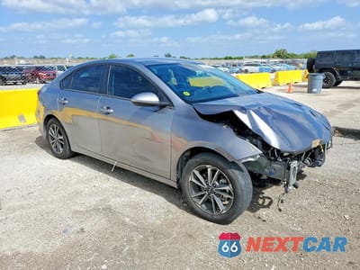 Czwarte zdjęcie samochodu z boku: 2024 KIA FORTE LXS VIN:3KPF24ADXRE721833 - miniatura