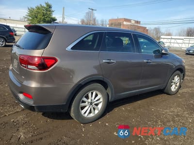 Trzecie zdjęcie samochodu z tyłu: 2019 KIA SORENTO LX VIN:5XYPGDA37KG545393 - miniatura