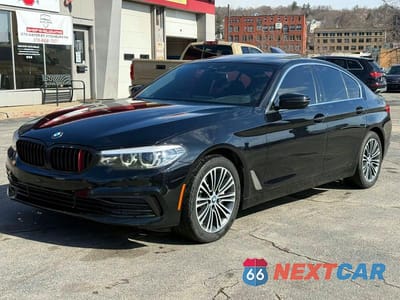 2019 BMW 530 I WBAJA5C57KBX87975 - główne zdjęcie licytacji z USA - miniatura