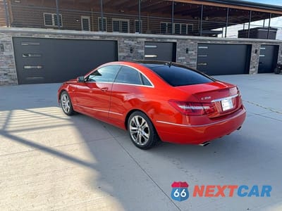 Trzecie zdjęcie samochodu z tyłu: 2012 MERCEDES-BENZ E 350 4MATIC VIN:WDDKJ8JB3CF173622 - miniatura
