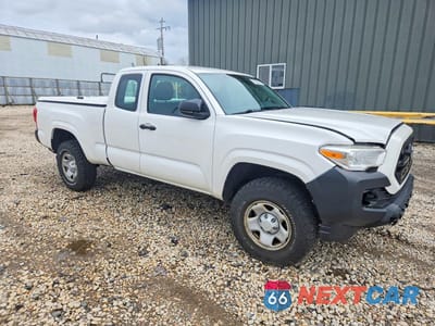 Czwarte zdjęcie samochodu z boku: 2017 TOYOTA TACOMA SR VIN:5TFRX5GN3HX087090 - miniatura