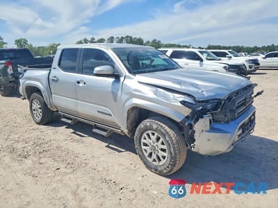 Czwarte zdjęcie samochodu z boku: 2024 TOYOTA TACOMA SR5 VIN:3TMKB5FN0RM014123 - miniatura