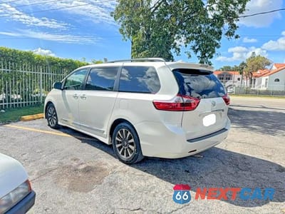 Trzecie zdjęcie samochodu z tyłu: 2020 TOYOTA SIENNA LIMITED PREMIUM 7-PASSENGER VIN:5TDYZ3DC5LS025251 - miniatura