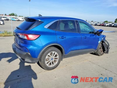 Trzecie zdjęcie samochodu z tyłu: 2022 FORD ESCAPE SE VIN:1FMCU0G69NUA67431 - miniatura