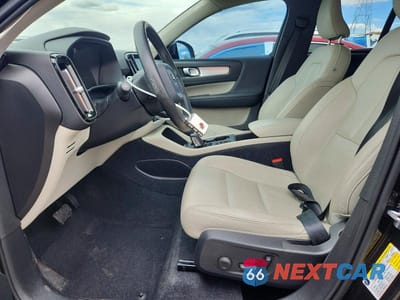Zdjęcie 7 z 13 samochodu: 2020 VOLVO XC40 T5 MOMENTUM VIN:YV4162UK2L2292668 - miniatura