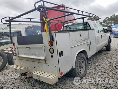Trzecie zdjęcie samochodu z tyłu: 2016 FORD F250 UTILITY / SERVICE TRUCK VIN:1FT7X2A66GEA80989 - miniatura