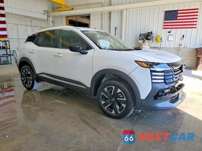 Czwarte zdjęcie samochodu z boku: 2026 NISSAN KICKS SV VIN:3N8AP6CB1TL379893 - miniatura
