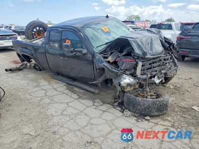 Czwarte zdjęcie samochodu z boku: 2012 GMC SIERRA K1500 SLE VIN:1GTR2VE71CZ353884 - miniatura