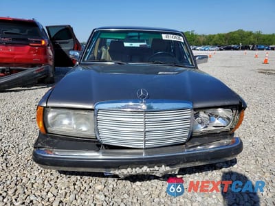 Piąte zdjęcie samochodu w środku: 1983 MERCEDES-BENZ 300 DT VIN:WDBAB33A0DB016776 - miniatura