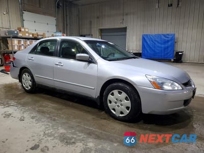 Czwarte zdjęcie samochodu z boku: 2004 HONDA ACCORD LX VIN:1HGCM66344A065425 - miniatura