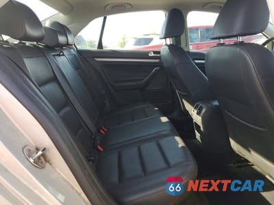 Zdjęcie 10 z 12 samochodu: 2010 VOLKSWAGEN JETTA SE VIN:3VWRZ7AJ3AM125597 - miniatura