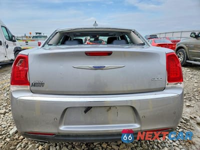 Zdjęcie 6 z 12 samochodu: 2018 CHRYSLER 300 LIMITED VIN:2C3CCAKGXJH300425 - miniatura