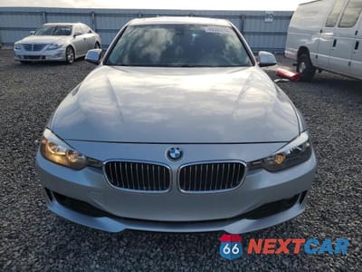 Piąte zdjęcie samochodu w środku: 2013 BMW 328 I VIN:WBA3A5C50DF357659 - miniatura