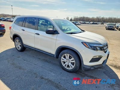 Czwarte zdjęcie samochodu z boku: 2018 HONDA PILOT LX VIN:5FNYF6H13JB022269 - miniatura