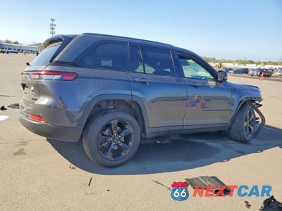 Trzecie zdjęcie samochodu z tyłu: 2025 JEEP GRAND CHEROKEE LIMITED VIN:1C4RJHBG5SC299189 - miniatura