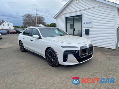 Czwarte zdjęcie samochodu z boku: 2023 BMW I7 XDRIVE60 VIN:WBY53EJ08PCL69978 - miniatura