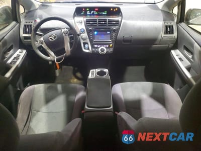Zdjęcie 8 z 13 samochodu: 2012 TOYOTA PRIUS V TWO VIN:JTDZN3EU5C3166250 - miniatura