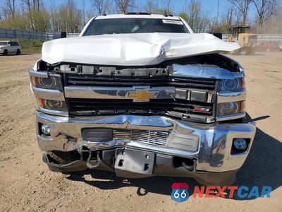 Piąte zdjęcie samochodu w środku: 2016 CHEVROLET SILVERADO K3500 LT VIN:1GC3KZC80GZ176078 - miniatura