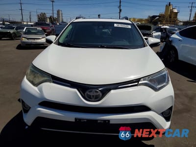 Piąte zdjęcie samochodu w środku: 2018 TOYOTA RAV4 XLE VIN:2T3WFREV0JW476327 - miniatura