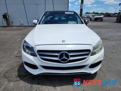 Piąte zdjęcie samochodu w środku: 2017 MERCEDES-BENZ C 300 4MATIC VIN:55SWF4KB6HU192616 - miniatura