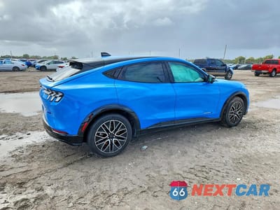 Trzecie zdjęcie samochodu z tyłu: 2024 FORD MUSTANG MACH-E PREMIUM VIN:3FMTK3R70RMA46460 - miniatura