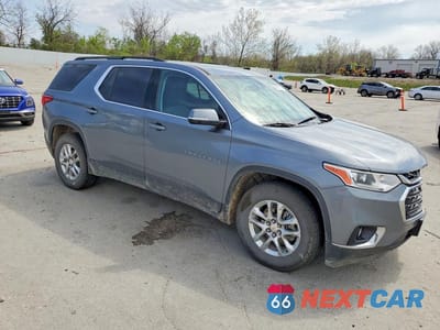 Czwarte zdjęcie samochodu z boku: 2021 CHEVROLET TRAVERSE LT VIN:1GNEVGKW3MJ176212 - miniatura