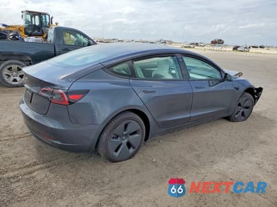 Trzecie zdjęcie samochodu z tyłu: 2023 TESLA MODEL 3 VIN:5YJ3E1EAXPF686565 - miniatura