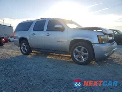 Czwarte zdjęcie samochodu z boku: 2013 CHEVROLET SUBURBAN C1500 LS VIN:1GNSCHE09DR101828 - miniatura
