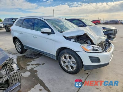 Czwarte zdjęcie samochodu z boku: 2013 VOLVO XC60 3.2 VIN:YV4952DL1D2444097 - miniatura