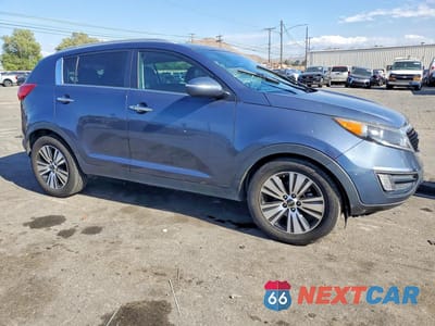 Czwarte zdjęcie samochodu z boku: 2015 KIA SPORTAGE EX VIN:KNDPC3AC9F7761349 - miniatura