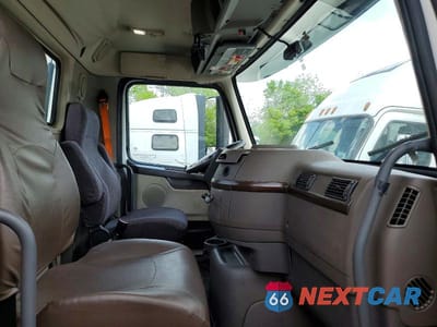 Zdjęcie 8 z 10 samochodu: 2017 VOLVO VN VNL VIN:4V4N39TG7HN988200 - miniatura