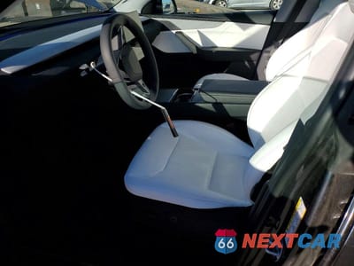 Zdjęcie 7 z 13 samochodu: 2026 TESLA MODEL Y VIN:7SAYGDEE0TF390830 - miniatura