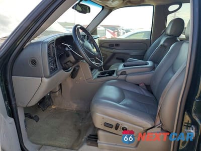 Zdjęcie 7 z 12 samochodu: 2004 CHEVROLET SUBURBAN K2500 VIN:3GNGK26U04G230578 - miniatura