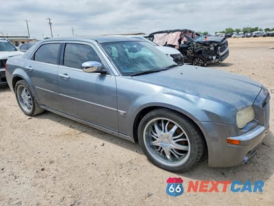 Czwarte zdjęcie samochodu z boku: 2006 CHRYSLER 300 S 4DR VIN:2C3KA63H66H147197 - miniatura
