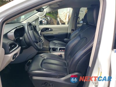 Zdjęcie 7 z 13 samochodu: 2023 CHRYSLER PACIFICA TOURING L VIN:2C4RC1BGXPR550143 - miniatura