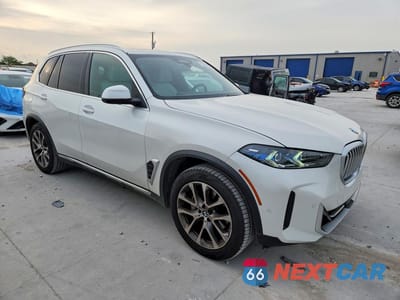 Czwarte zdjęcie samochodu z boku: 2025 BMW X5 XDRIVE40I VIN:5UX23EU07S9Y99962 - miniatura