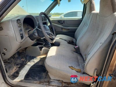 Zdjęcie 7 z 12 samochodu: 2002 GMC SONOMA VIN:1GTCS145928156609 - miniatura
