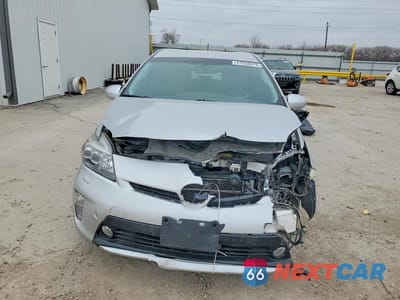 Piąte zdjęcie samochodu w środku: 2014 TOYOTA PRIUS FIVE VIN:JTDKN3DU6E0371633 - miniatura
