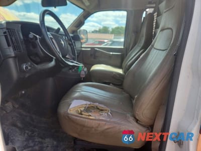 Zdjęcie 7 z 13 samochodu: 2016 CHEVROLET EXPRESS G3500 DELIVERY VAN VIN:1GCZGGFG0G1141915 - miniatura