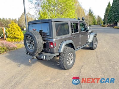 Czwarte zdjęcie samochodu z boku: 2018 JEEP WRANGLER UNLIMITED SPORT VIN:1C4HJXDG8JW171528 - miniatura