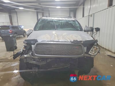 Piąte zdjęcie samochodu w środku: 2003 TOYOTA SEQUOIA SR5 VIN:5TDBT44A03S189213 - miniatura