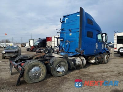 Czwarte zdjęcie samochodu z boku: 2021 VOLVO VNL SEMI TRUCK VIN:4V4NC9EH1MN269539 - miniatura
