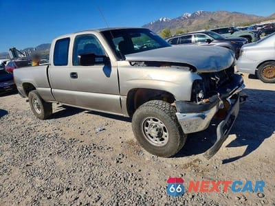 Czwarte zdjęcie samochodu z boku: 1999 CHEVROLET SILVERADO K2500 VIN:1GCGK29U7XZ156746 - miniatura